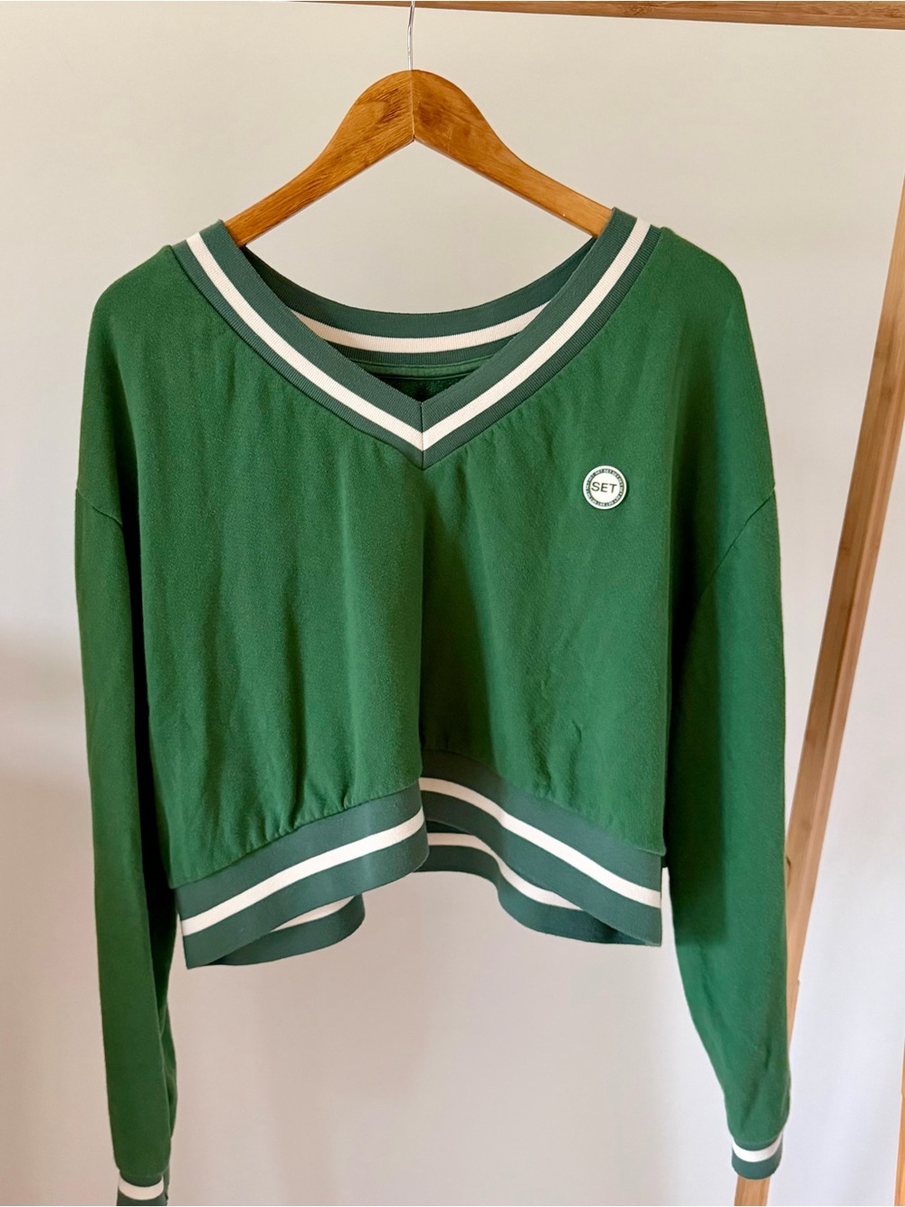SET Active Varsity Striped Cropped V-neck Logo Sweatshirt in Court Green - M - Picture 2 of 5